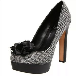 Vince Camuto sexy high heel -Janessa